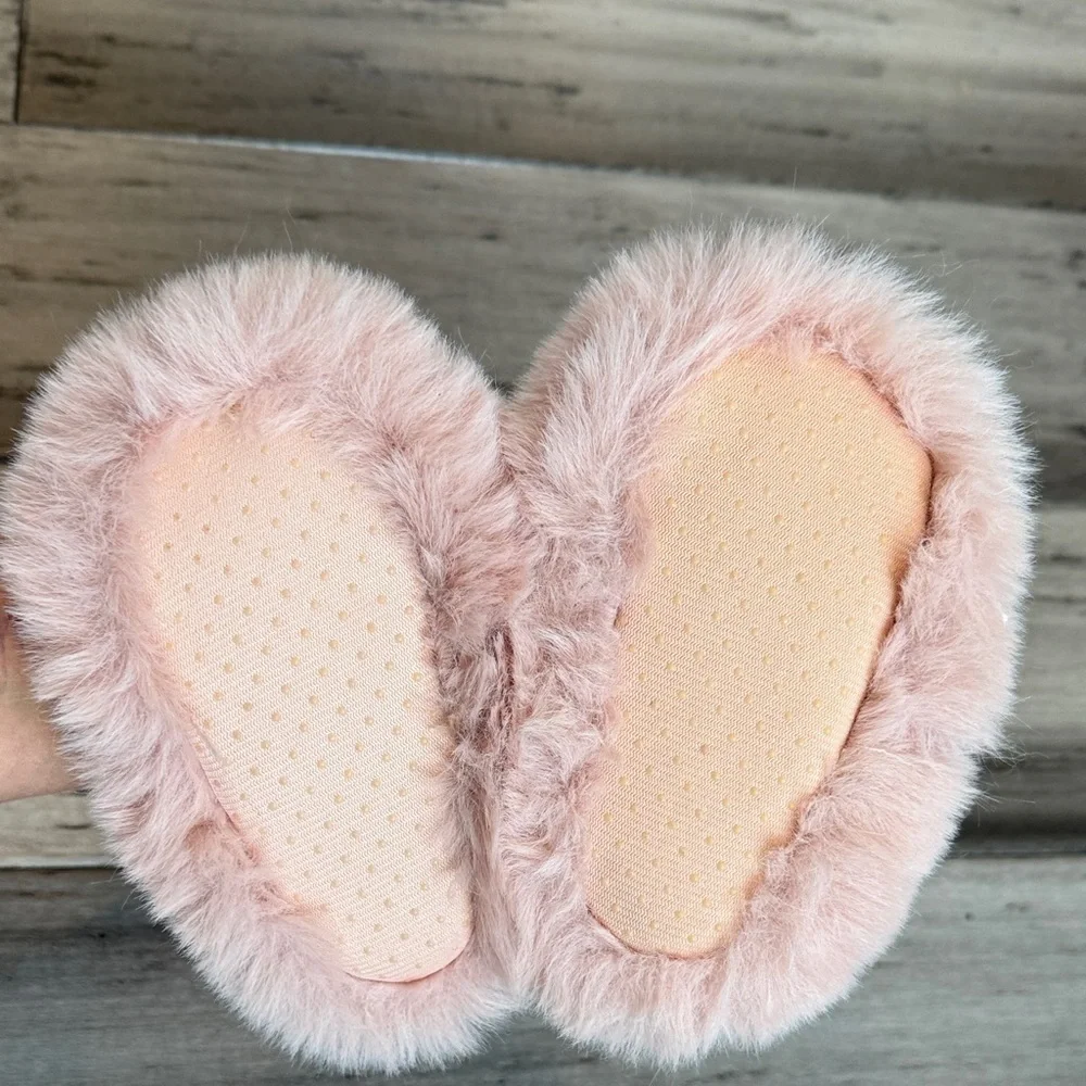 NWOT Fluffy Pink Slippers